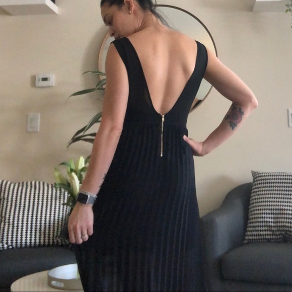 Ya Los Angelos Black gown - Picture 3 of 10